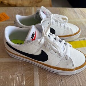 Nike court legacy womens sneakers